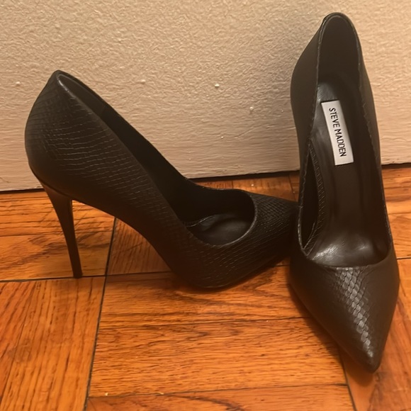 Steve Madden Pumps - Picture 2 of 5